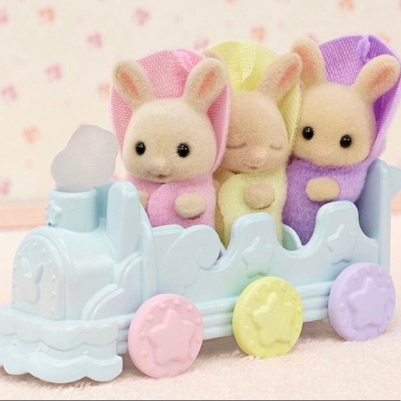 Calico Critters / Sylvanian Families Milk Rabbit Triplets Bat Gift Set - Picture 4 of 7